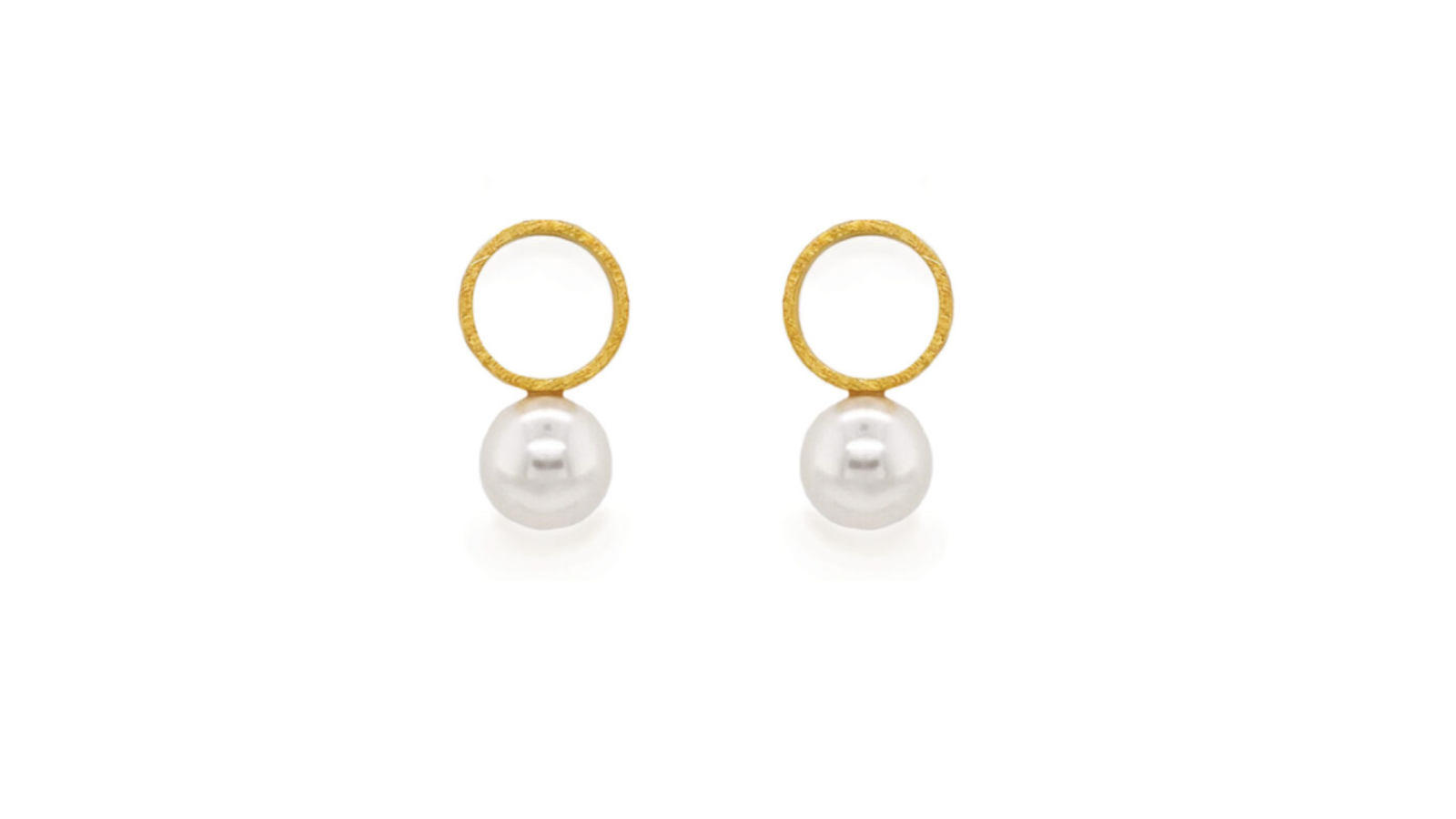 How to Wear Pearls: From Office to Evening in Style