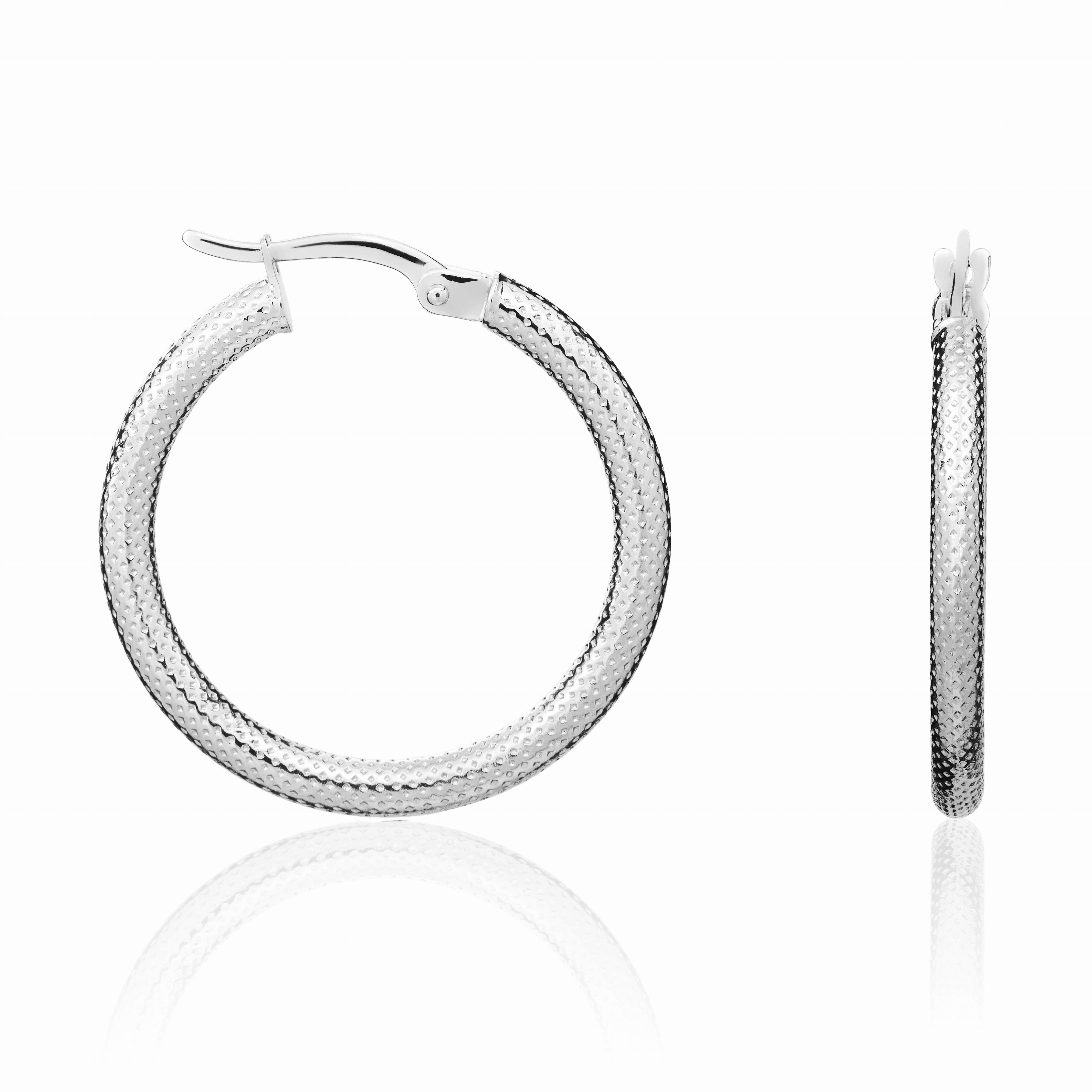 9CT WHITE GOLD STIPPLED ROUND HOOP EARRINGS. 25MM OUTER DIAMETER