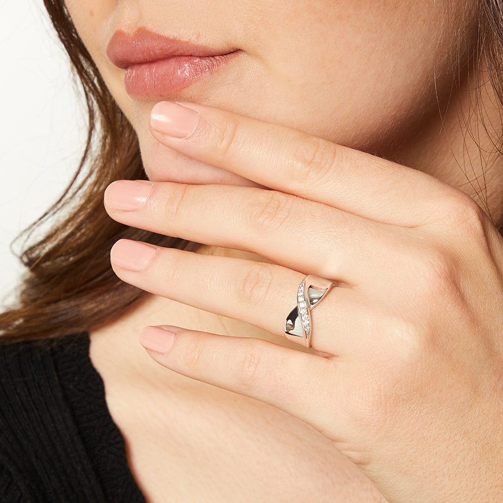 Sterling Silver Cubic Zirconia Twisted Band Ring