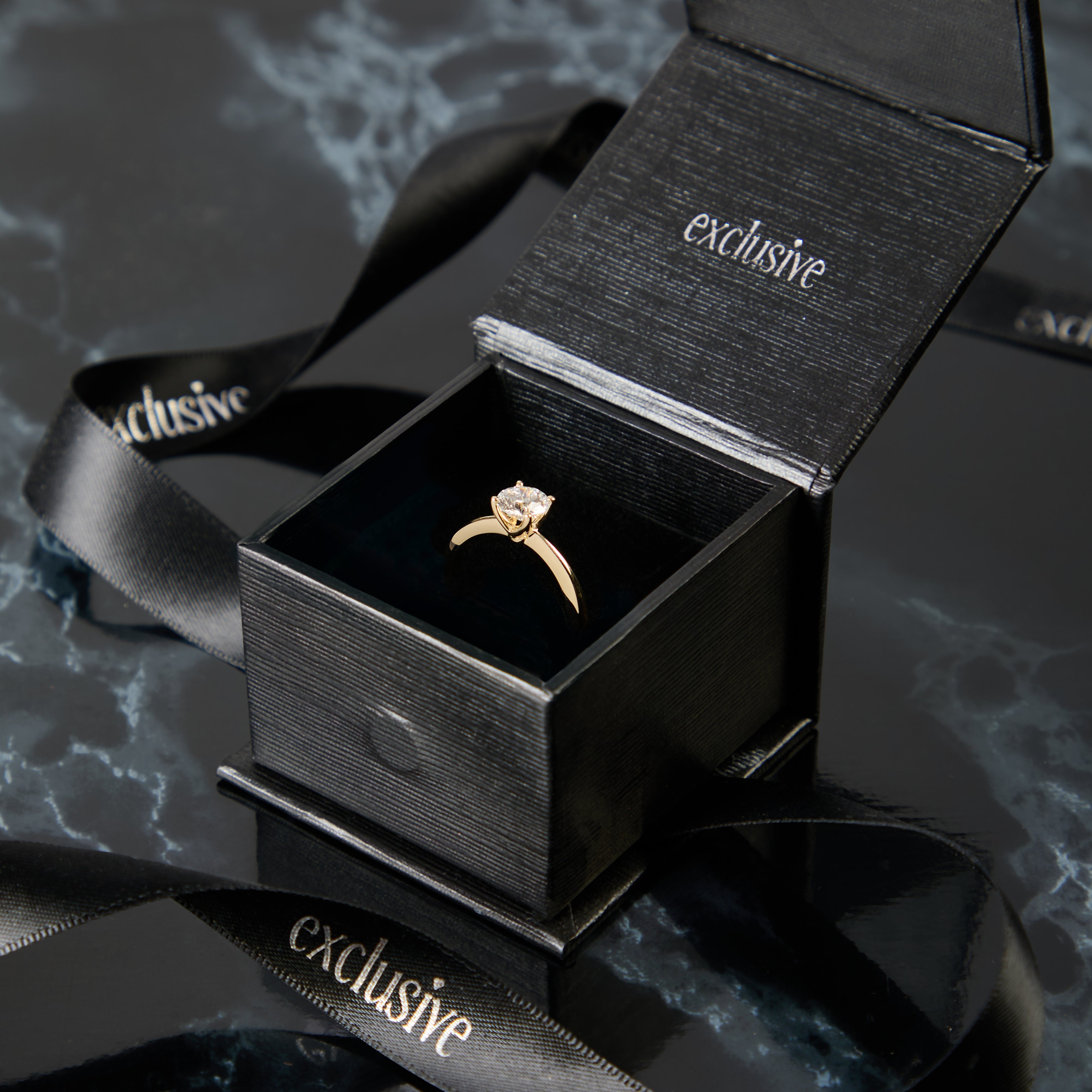 9ct Gold Solitaire 1 Carat Lab Diamond Ring | Round Brilliant E VS1