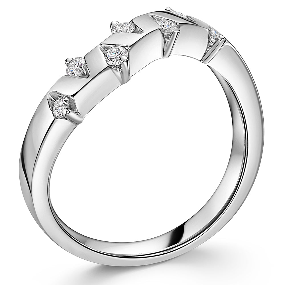 White Gold Ring Set With Zig Zag Diamonds