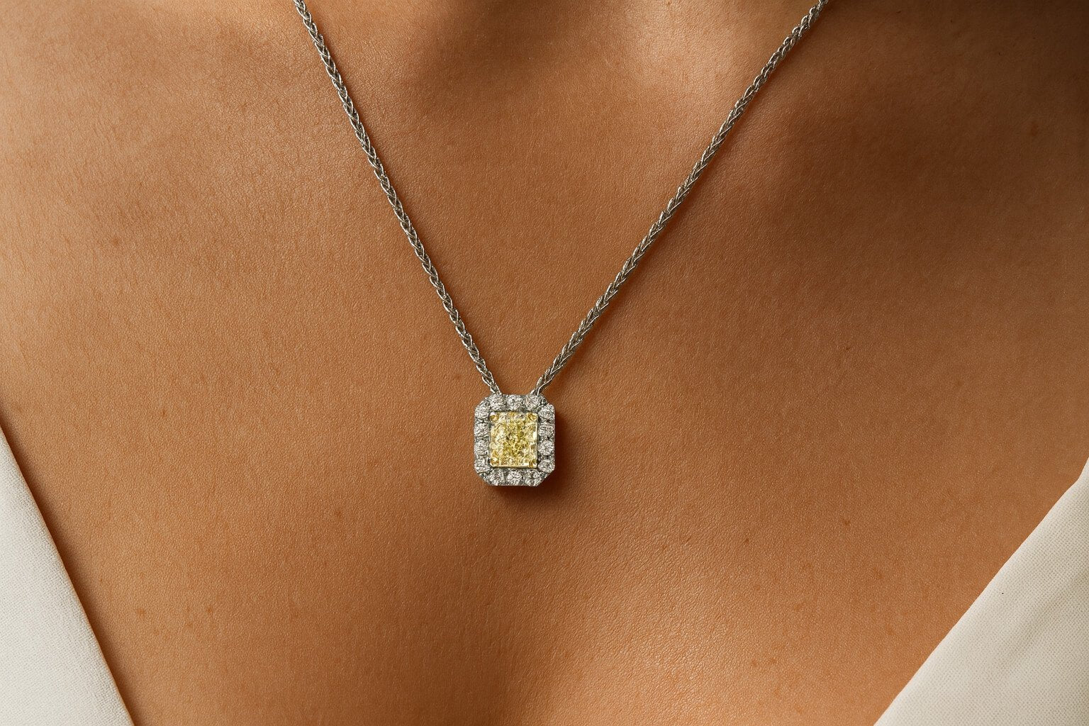 The Best Wedding Anniversary Jewellery Wishes for Your Wife