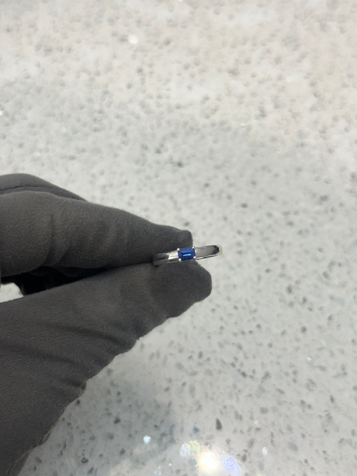 18ct White Gold Blue Emerald Sapphire ring