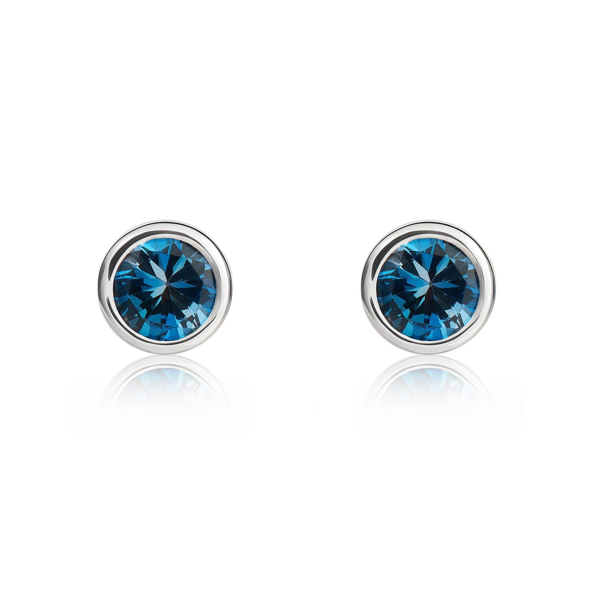 9CT WG 4MM ROUND LONDON BLUE TOPAZ RUBOVER STUD EARRINGS
