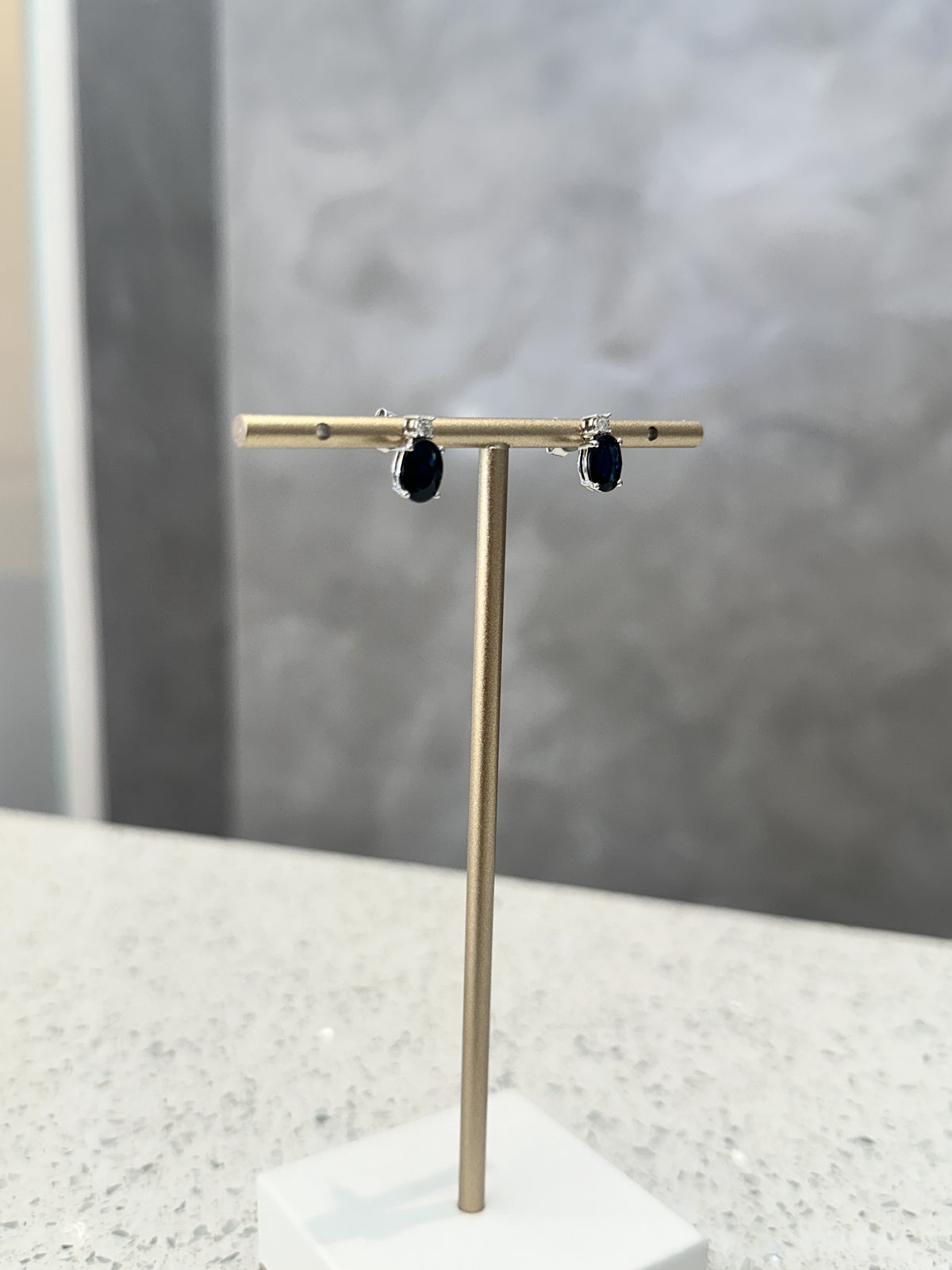 9ct White Gold Deep Blue Oval Sapphire Brilliant cut diamond claw stud Earring