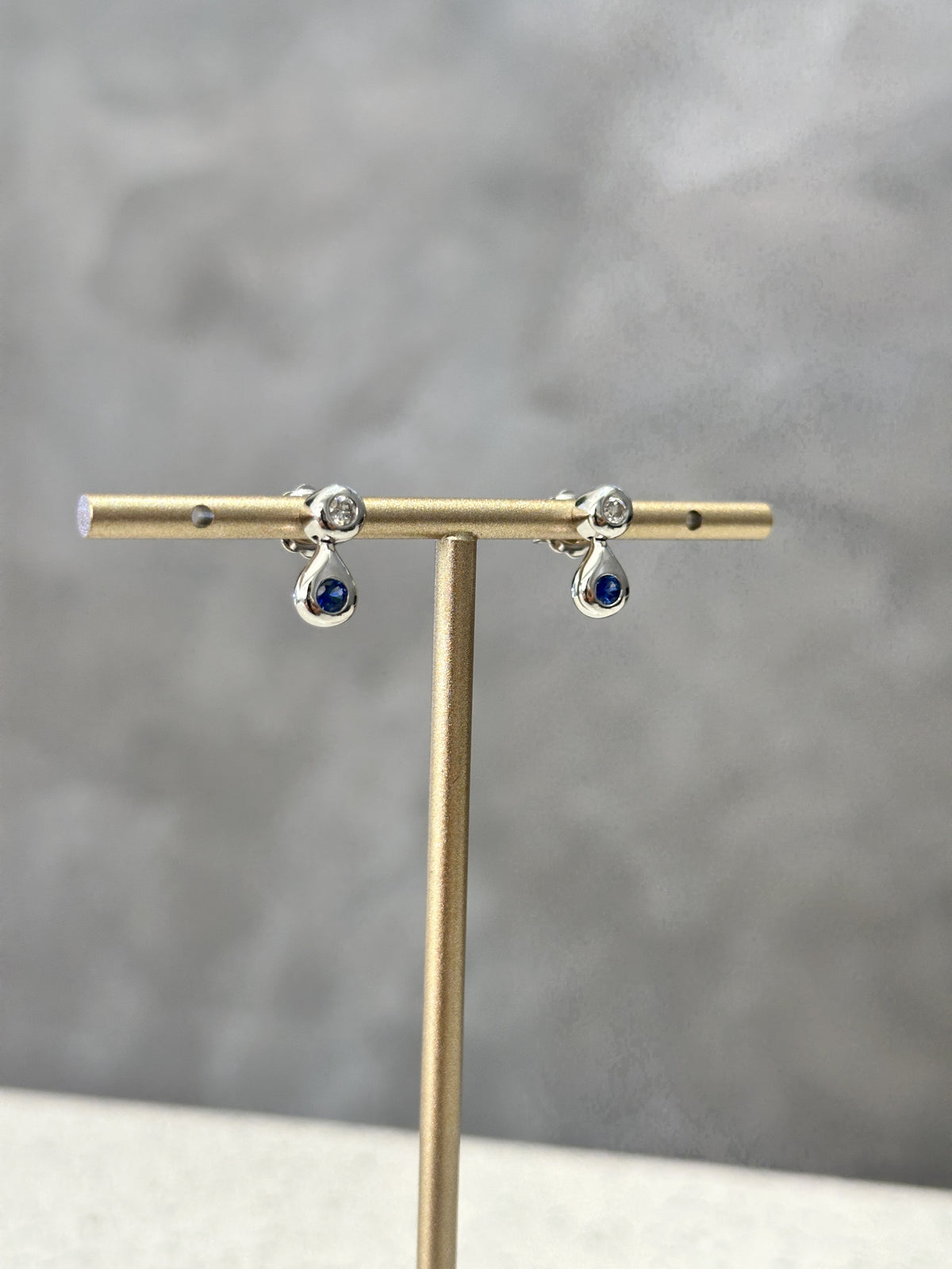 18ct White Gold Royal Blue Round Sapphire round diamond jointed tear drop Earring