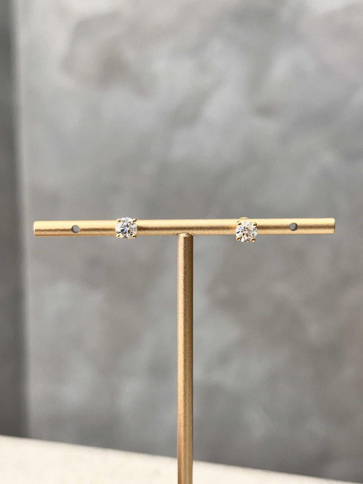 18ct Yellow Gold 1.00ct Round Brilliant Cut Lab Grown Diamond Stud Earrings