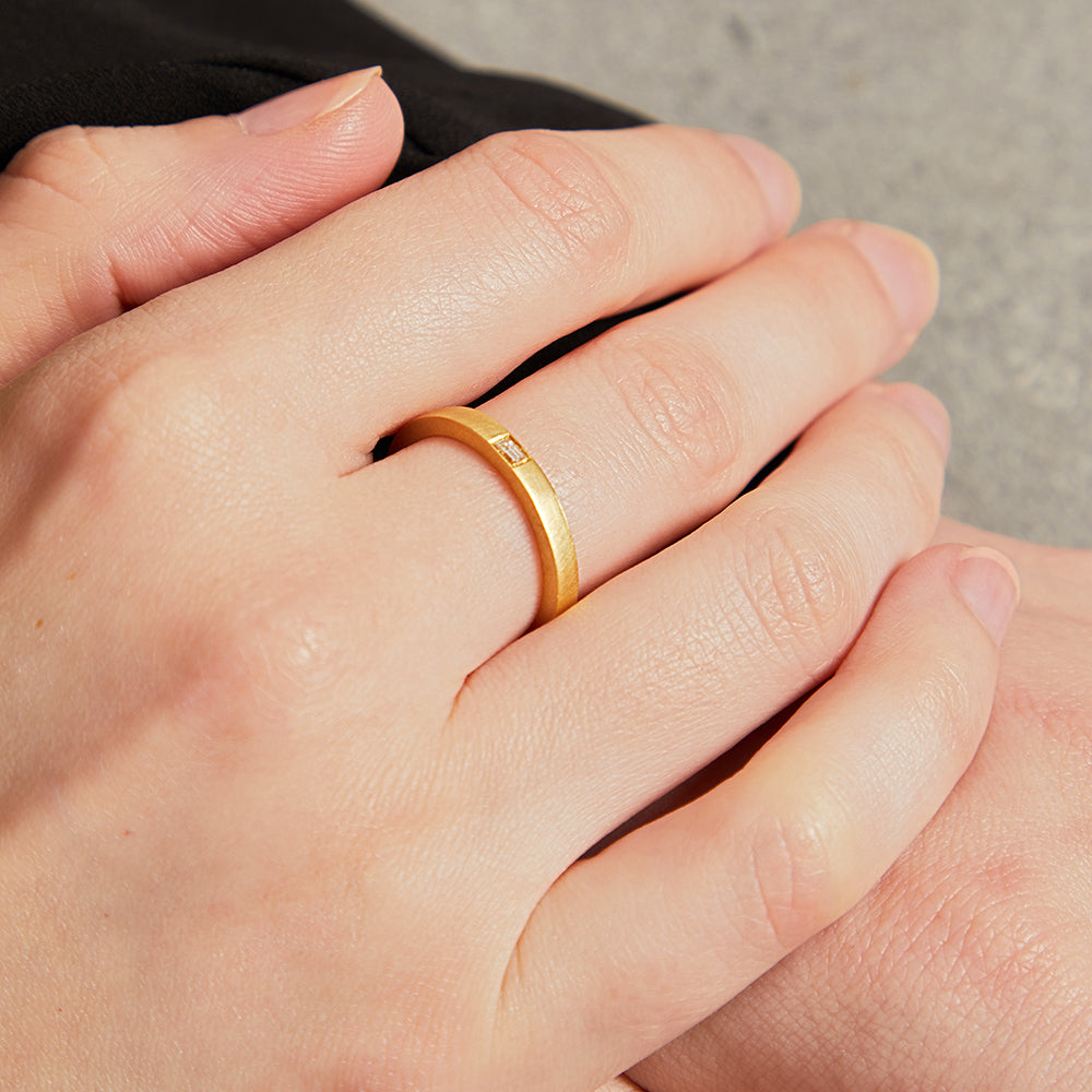 Yellow Gold Ring Set With Flush Diamond